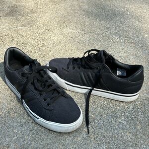 Adidas cloud form canvas skater sneaker size 9 gently worn